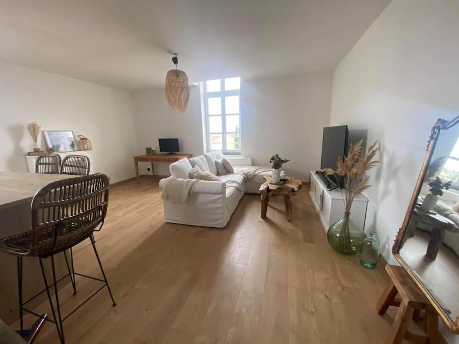 White Wood Apartment Нарбон Екстериор снимка